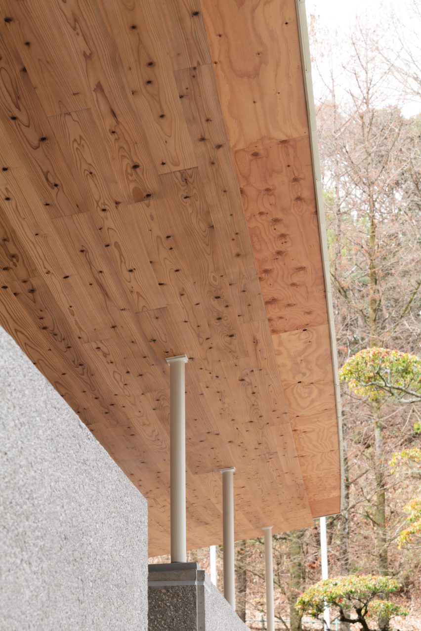 Tobe Zoo Toilet by YanoAoyama