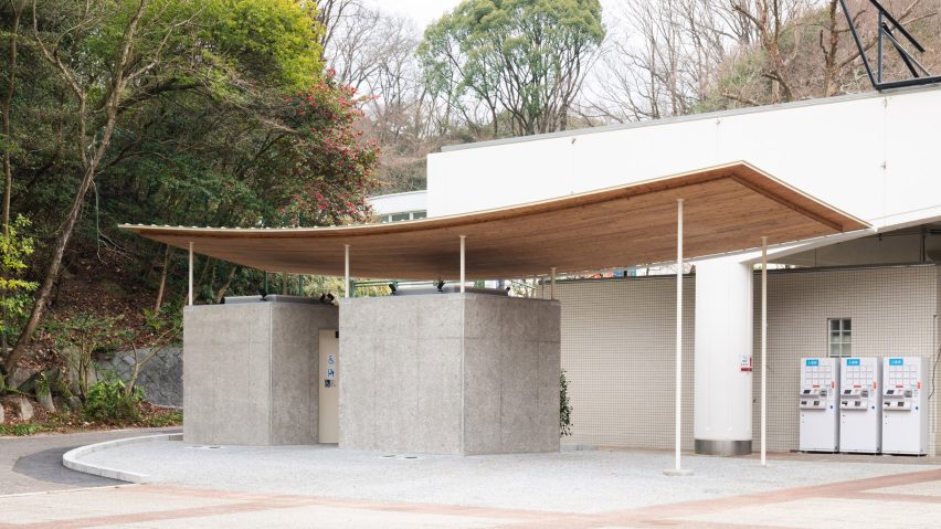 Tobe Zoo Toilet by YanoAoyama