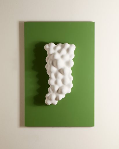 Biomorphic ceramic design in white