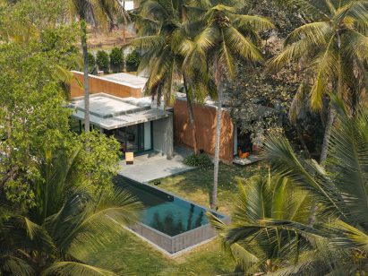 Aalok Farmhouse by Nodecraft Studio