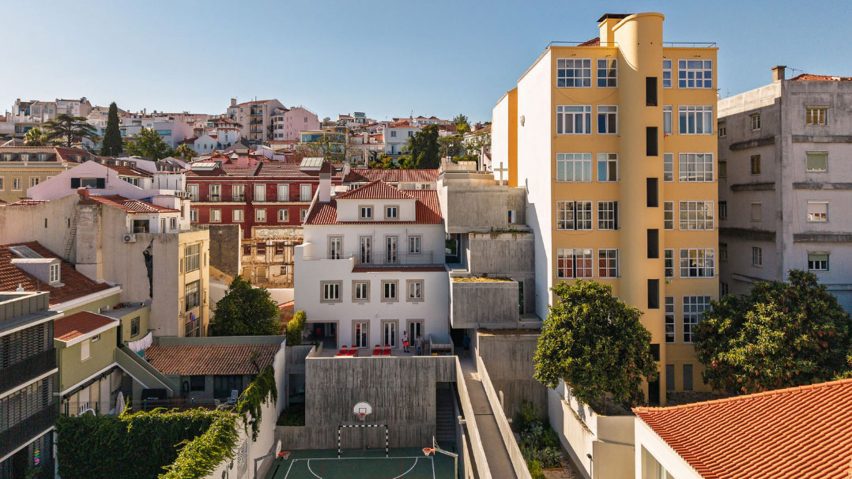 Colégio de Santa Maria by António Costa Lima Arquitectos