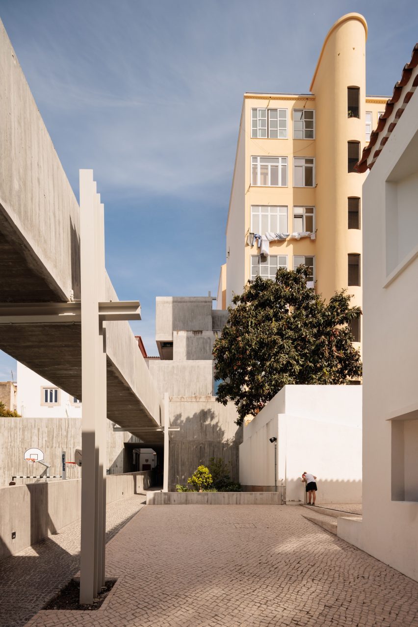 Colégio de Santa Maria by António Costa Lima Arquitectos