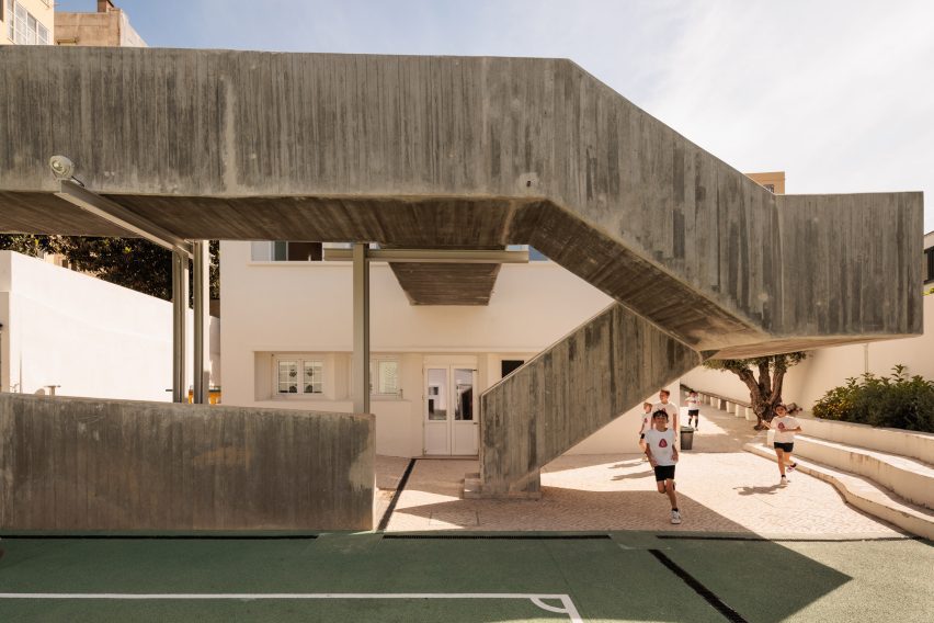 Colégio de Santa Maria by António Costa Lima Arquitectos