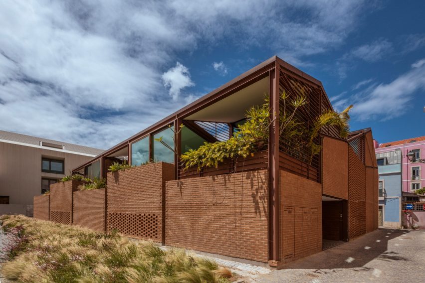 Praia do Bom Sucesso by António Costa Lima Arquitectos