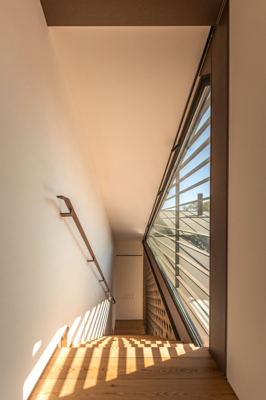 Praia do Bom Sucesso by António Costa Lima Arquitectos