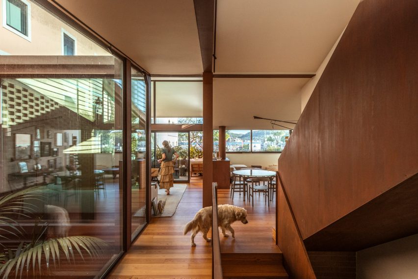 Praia do Bom Sucesso by António Costa Lima Arquitectos