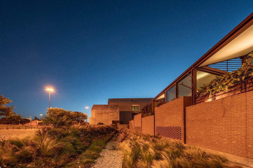 Praia do Bom Sucesso by António Costa Lima Arquitectos