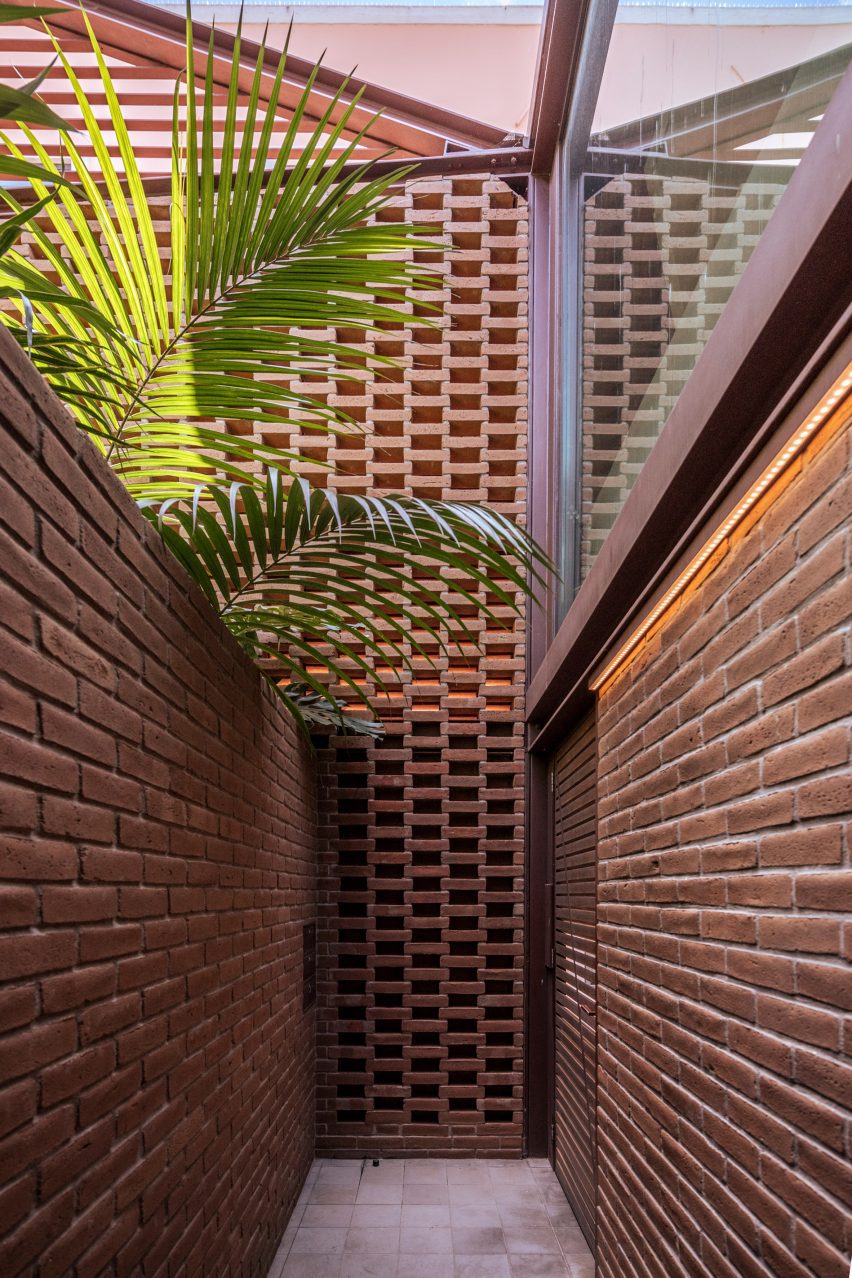Praia do Bom Sucesso by António Costa Lima Arquitectos