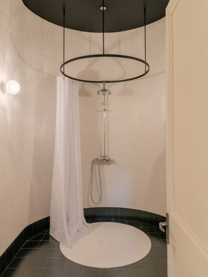 Circular shower
