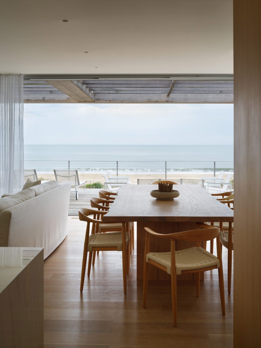 Dune House in Delaware by Ziger Snead