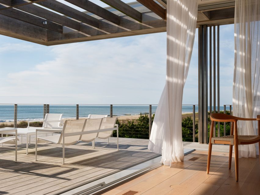 Dune House in Delaware by Ziger Snead