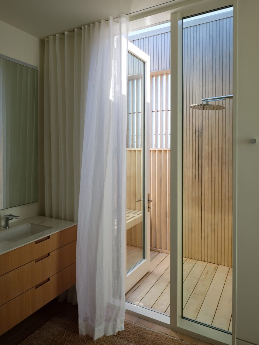Dune House in Delaware by Ziger Snead