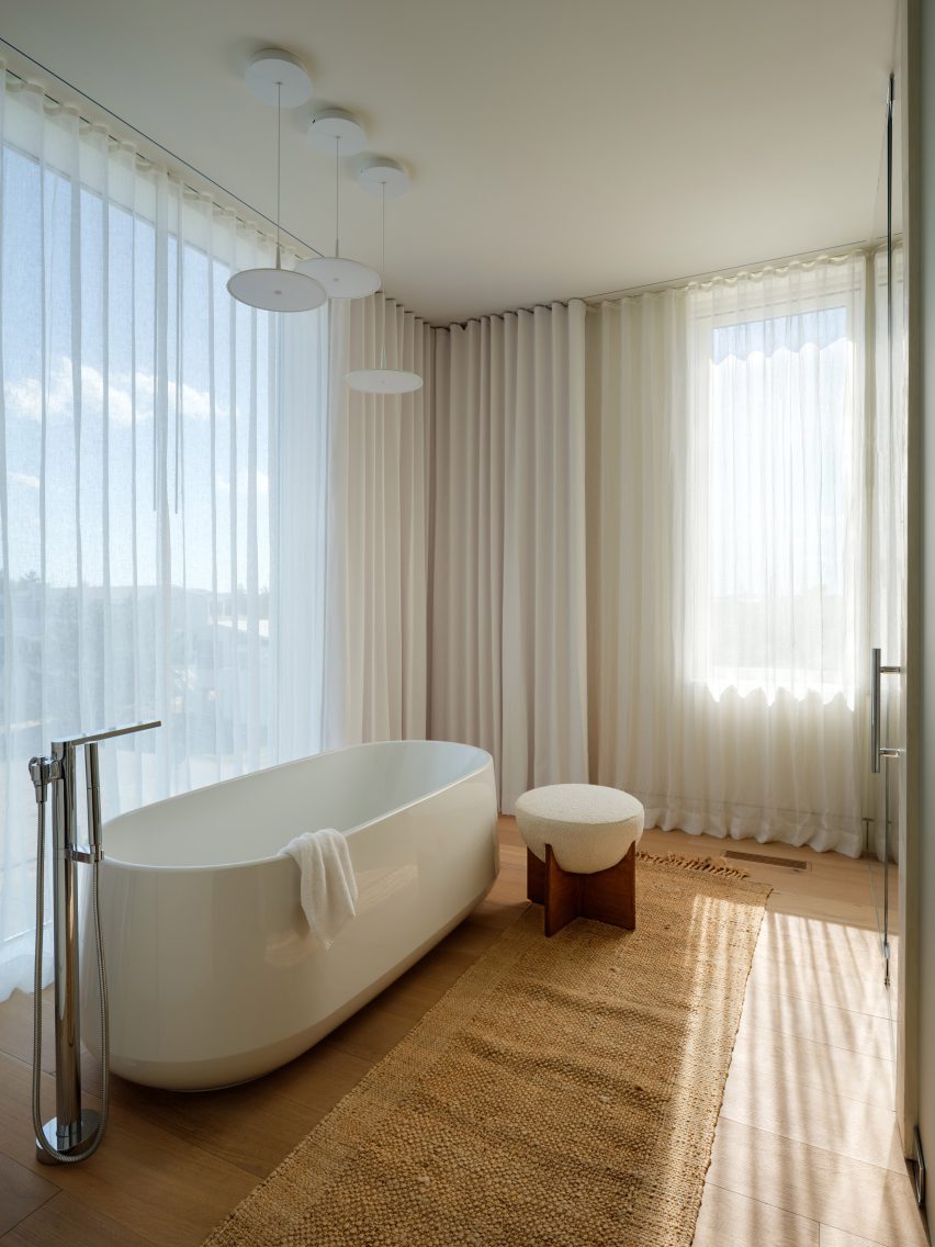 Dune House in Delaware by Ziger Snead