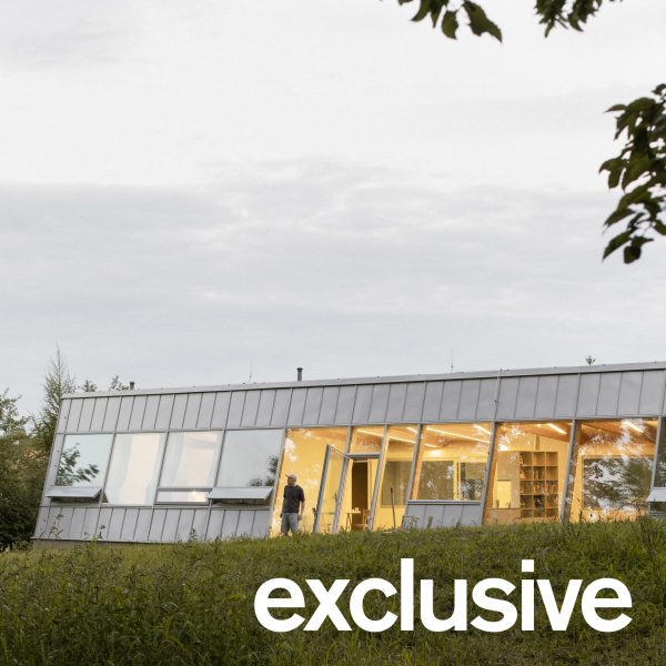 Modular home with sloping facade by Papundekl Architects