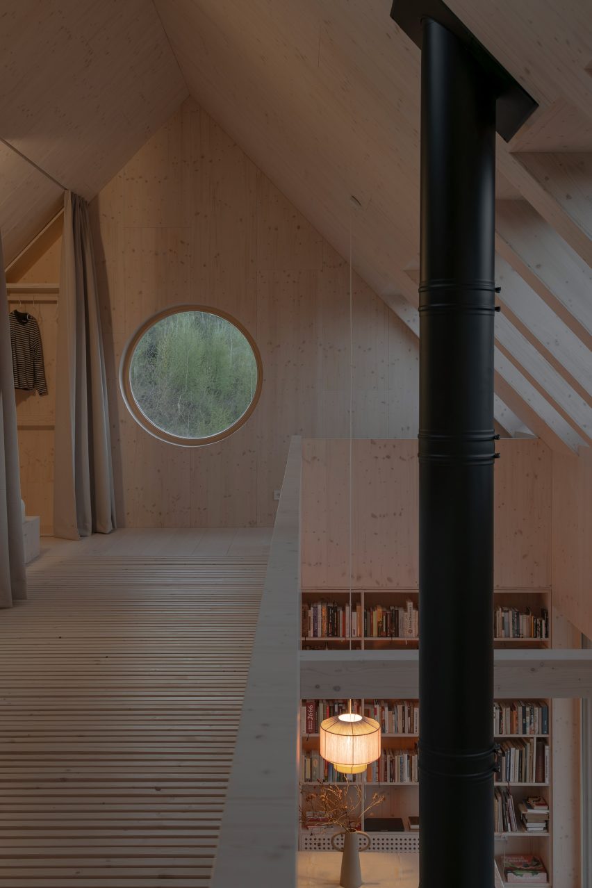 Husárik Hut by Oatelier