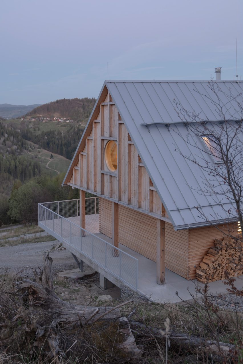 Husárik Hut by Oatelier