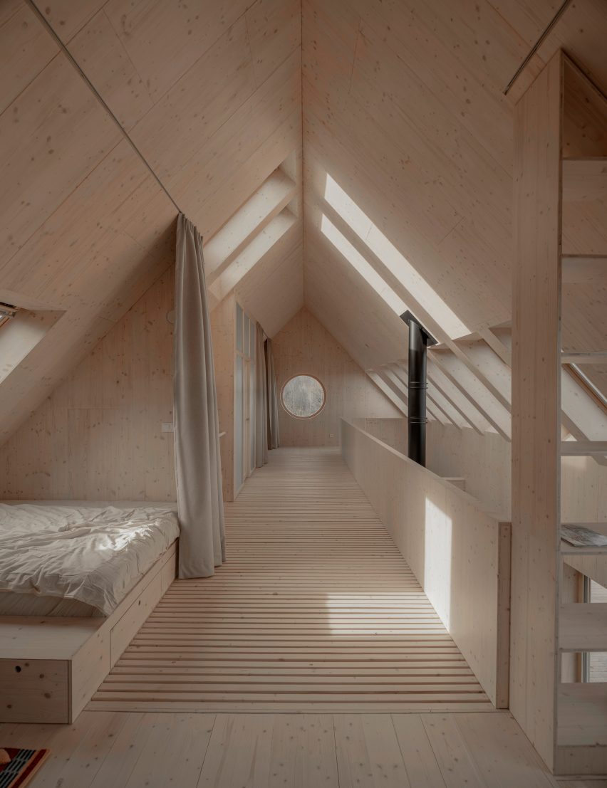 Husárik Hut by Oatelier