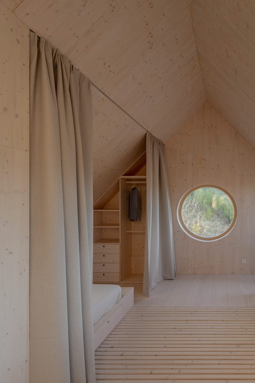 Husárik Hut by Oatelier