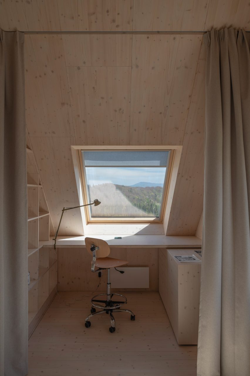 Husárik Hut by Oatelier
