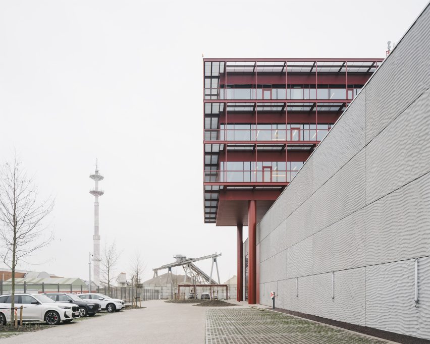 Elia service centre in Ostend by OYO Architects