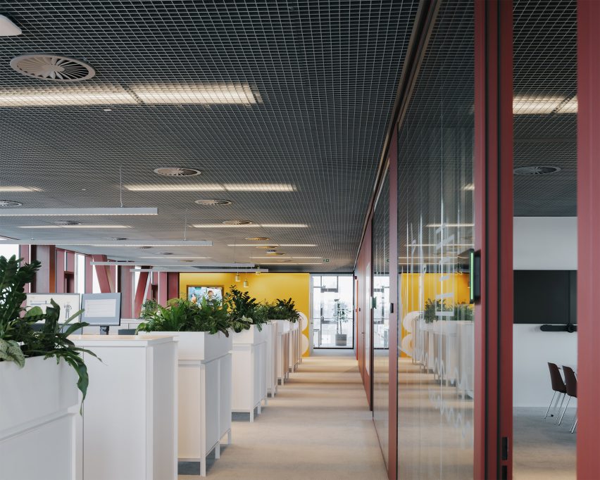 Elia service centre in Ostend by OYO Architects
