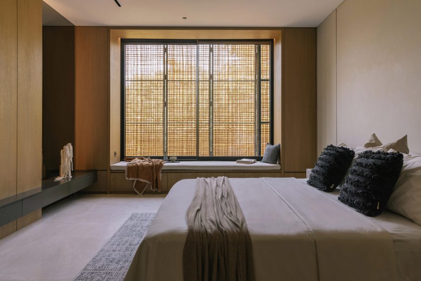 Split Mass Residence by K-Thengono Design Studio