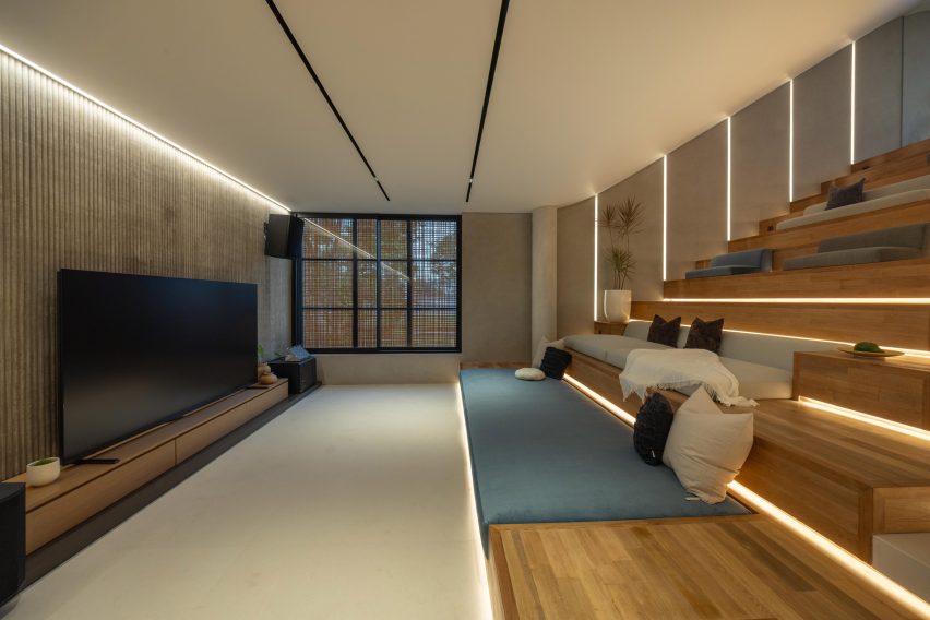 Split Mass Residence by K-Thengono Design Studio