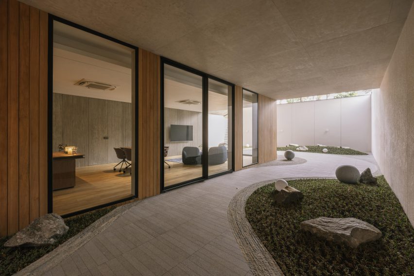 Split Mass Residence by K-Thengono Design Studio