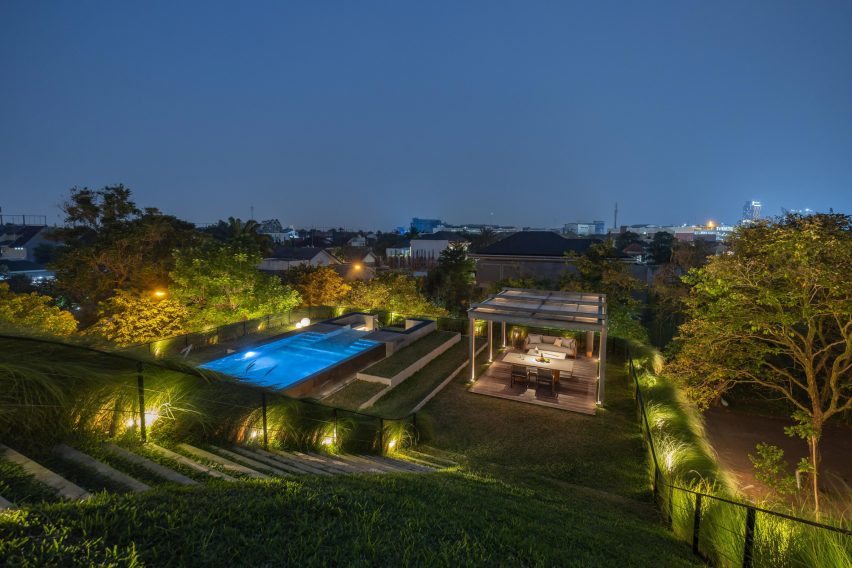 Split Mass Residence by K-Thengono Design Studio