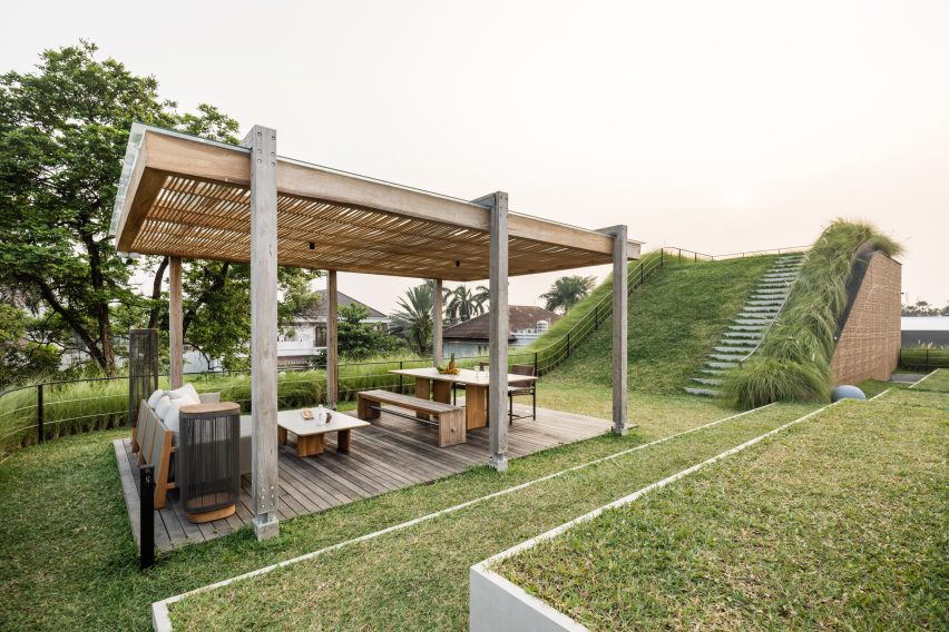 Split Mass Residence by K-Thengono Design Studio