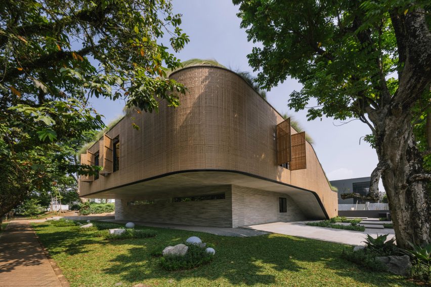 Split Mass Residence by K-Thengono Design Studio