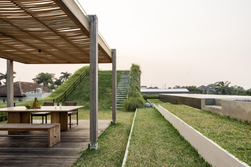 Split Mass Residence by K-Thengono Design Studio