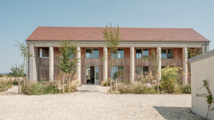 Charles Gillespie Architecture completes Somerset house with wildlife-friendly colonnade