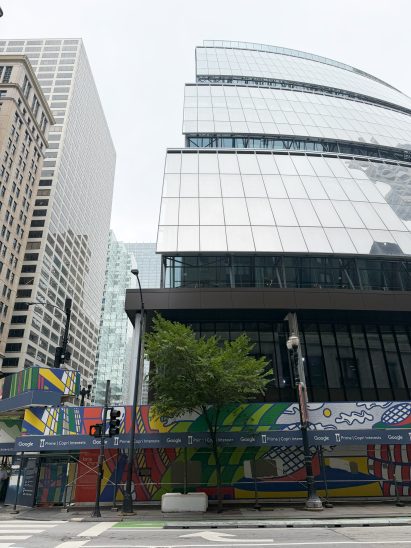 Glazing on Thompson Center in Chicago