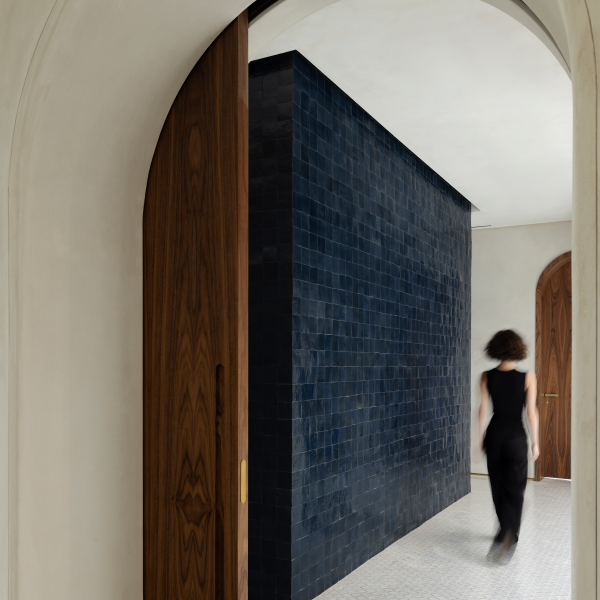 Plinth House by Cambra Buró