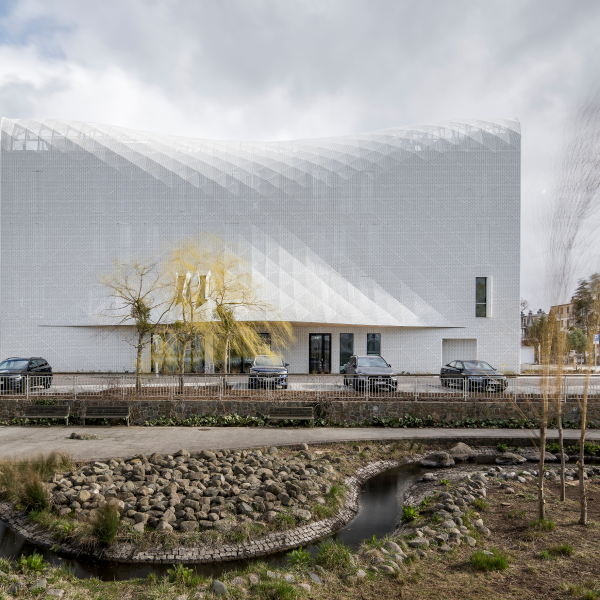 Wave 4 and Wave 5: ECR Medical Complex by FAAB