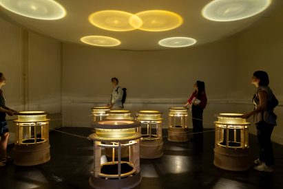 Light installation inspired by quantum communication