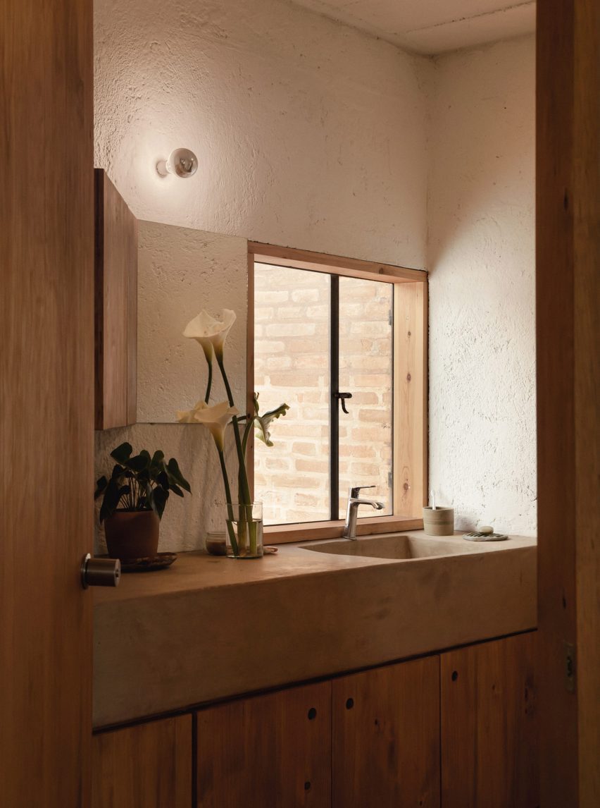 Casa Amona by Colar