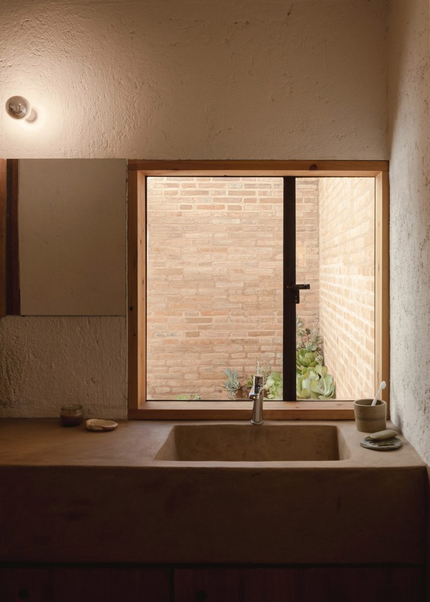 Casa Amona by Colar