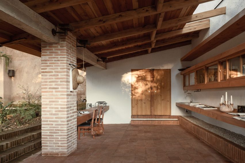 Casa Amona by Colar