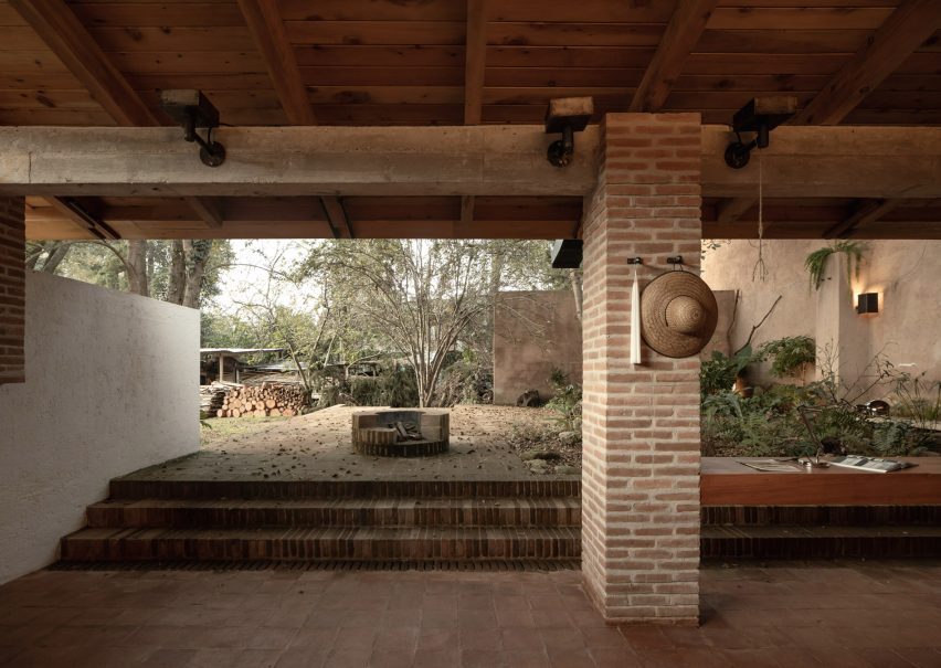 Casa Amona by Colar