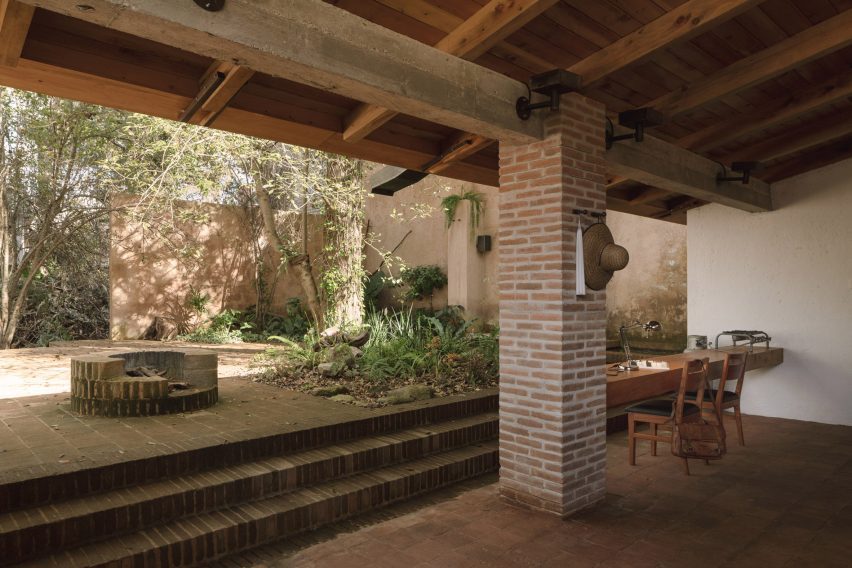 Casa Amona by Colar