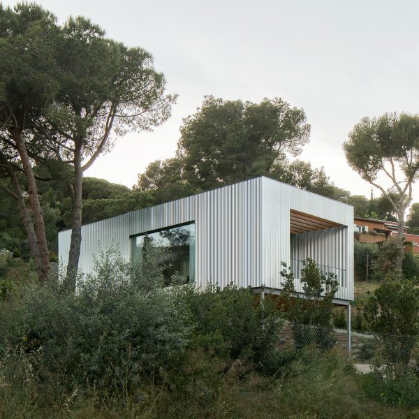 House 144º, Barcelona, Spain, by Jaime Prous Architects