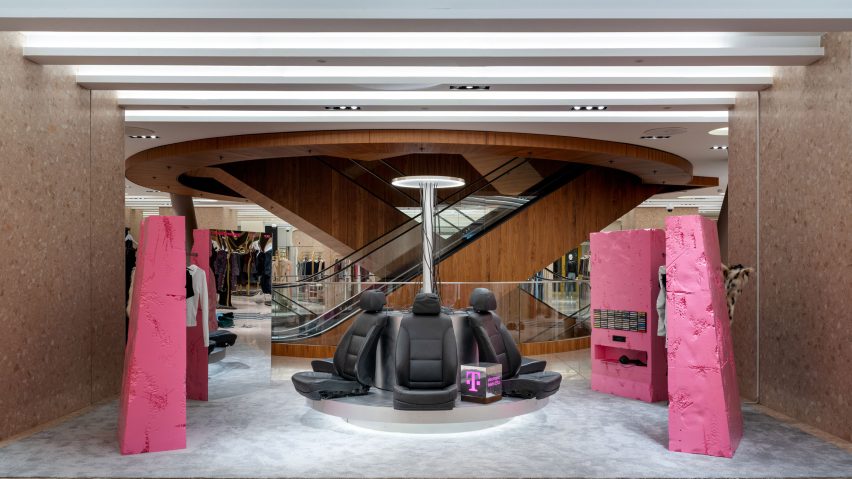 Passenger installation by Yont Studio for Namilia and Telekom Electronic Beats