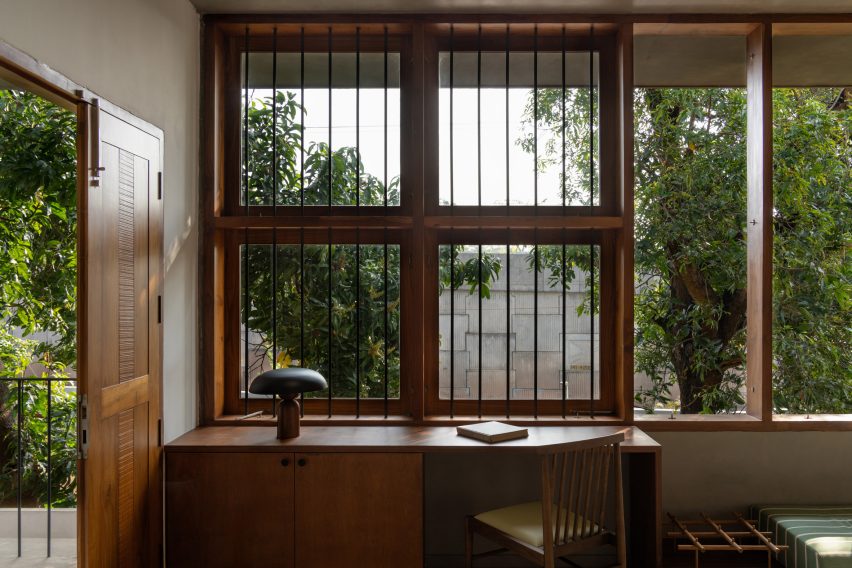 House Beyond the Mango Trees by InLe Architects