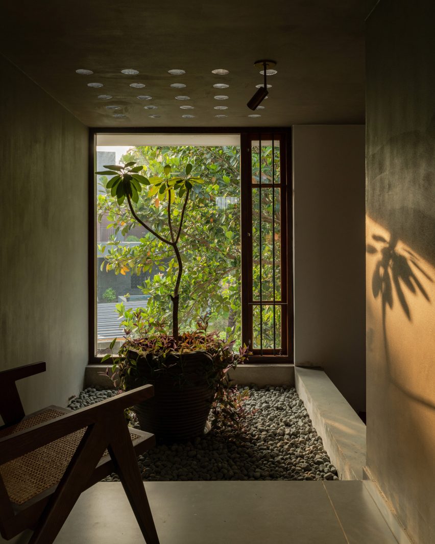 House Beyond the Mango Trees by InLe Architects