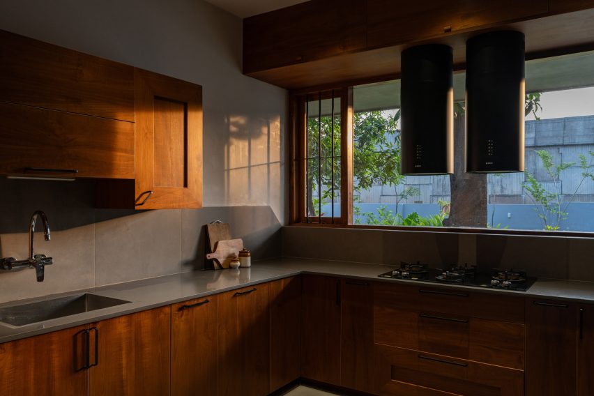 House Beyond the Mango Trees by InLe Architects