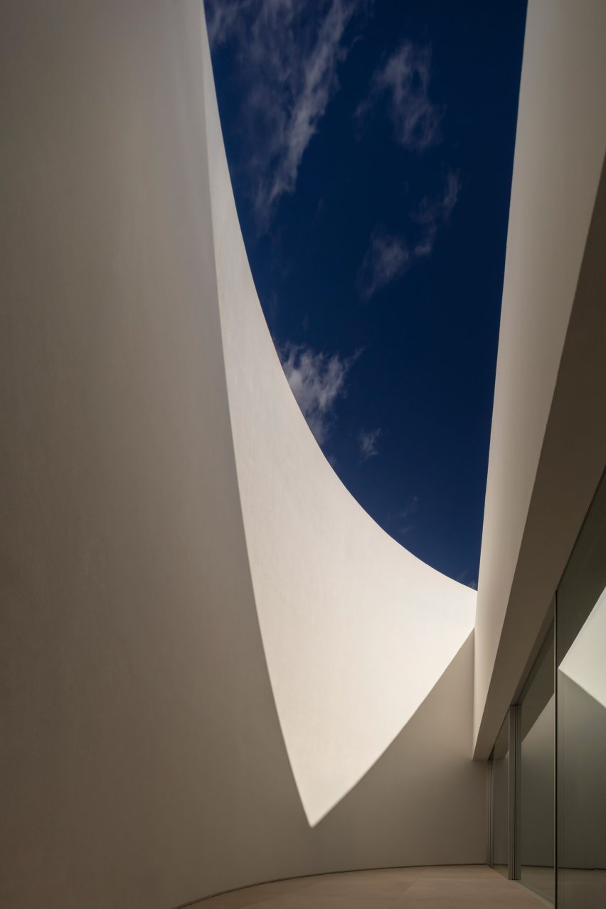 House in Las Rozas by Fran Silvestre Arquitectos