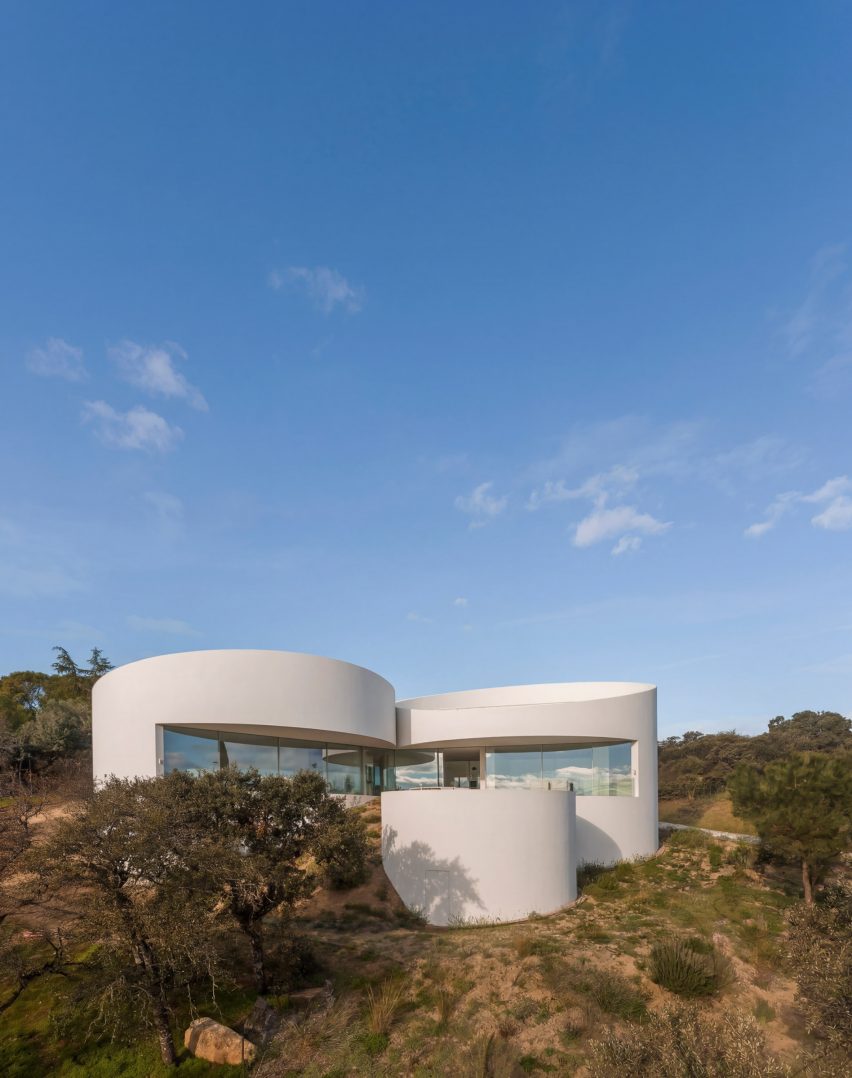 House in Las Rozas by Fran Silvestre Arquitectos