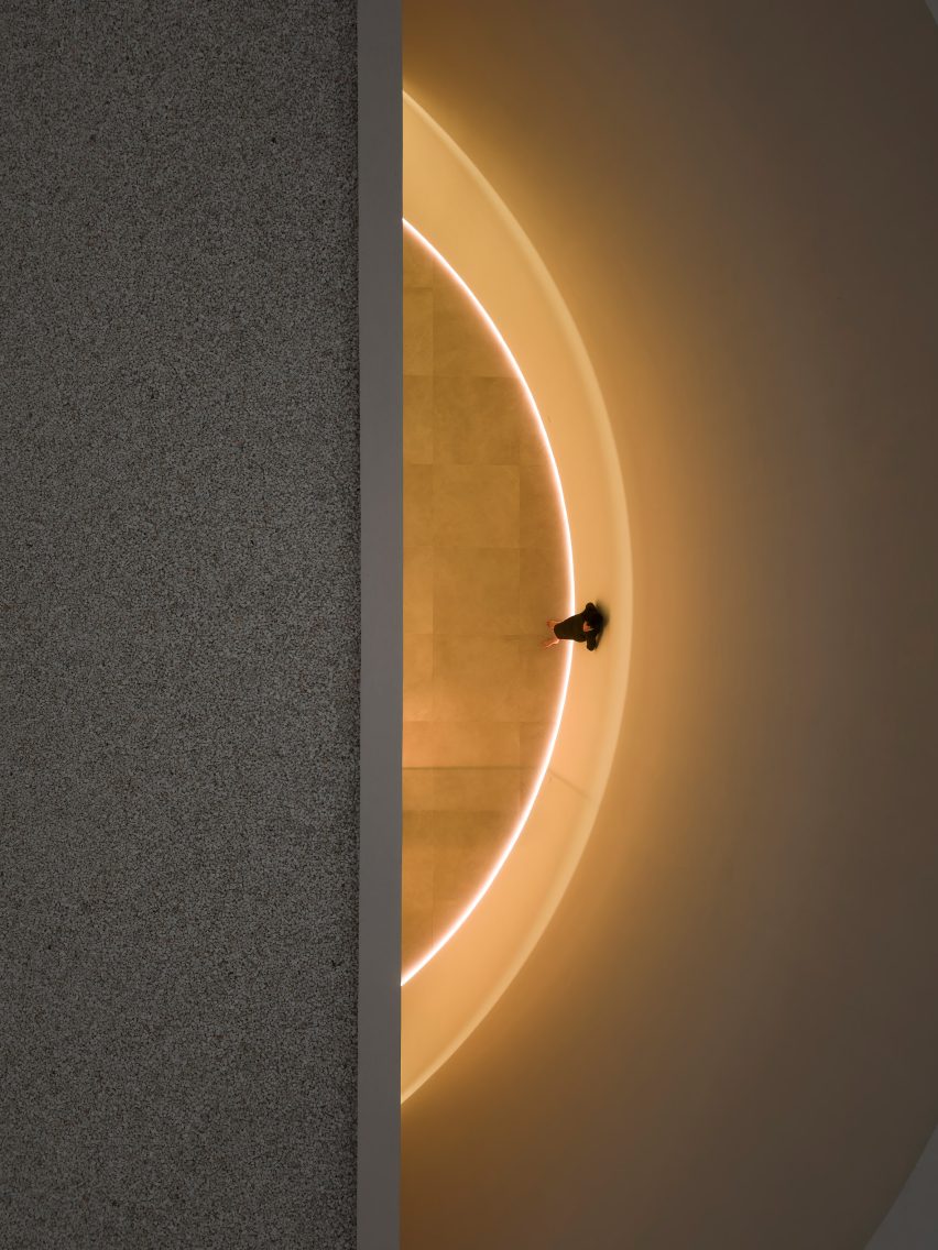 House in Las Rozas by Fran Silvestre Arquitectos